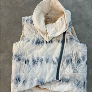 Women’s we the free fleeced lined vest large